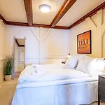 Апартаменты Hellandsoy Apartment,